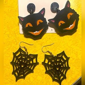 2 pairs of earrings, new never worn